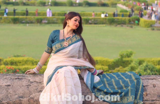 ক্রিম এবং সী গ্রিন কম্বিনেশন নরম সিল্ক শাড়ি....